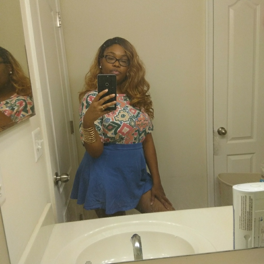 Multi patterned top - Picture 5 of 5